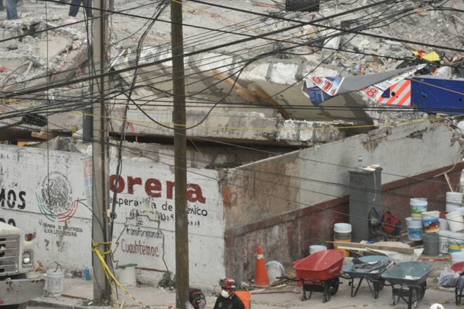 Ce qu'il reste de l'usine textile de la rue Bolivar, au sud de Mexico, où quatre personnes ont pu être sauvées © Eduardo Blas Ce qu'il reste de l'usine textile de la rue Bolivar, au sud de Mexico, où quatre personnes ont pu être sauvées © Eduardo Blas