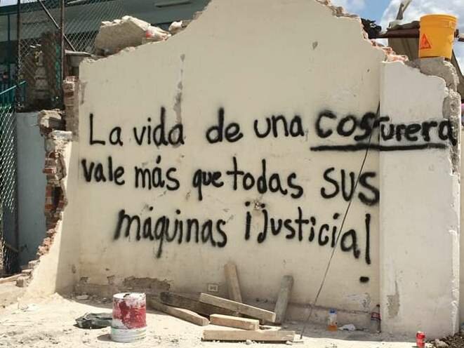 "La vie d'une couturière vaut mieux que tous vos engins. Justice!" © Judith Flores "La vie d'une couturière vaut mieux que tous vos engins. Justice!" © Judith Flores