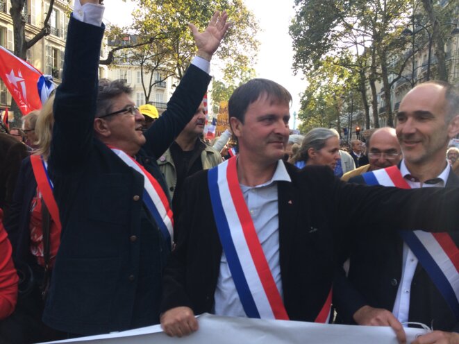 Jean-Luc Mélenchon avec les députés Michel Larive et Loïc Prud'homme, lors de la manifestation du 23 septembre 2017. © MJ Jean-Luc Mélenchon avec les députés Michel Larive et Loïc Prud'homme, lors de la manifestation du 23 septembre 2017. © MJ