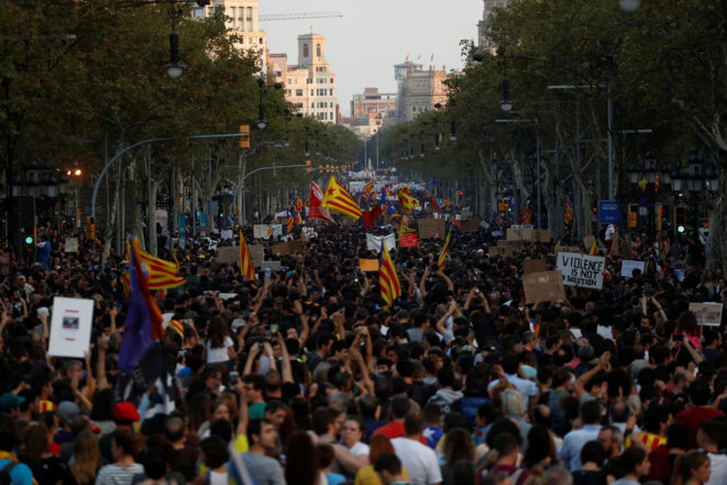 Manifestation contre les violences policières, à Barcelone le 3 octobre 2017 © Juan Medina / Reuters. Manifestation contre les violences policières, à Barcelone le 3 octobre 2017 © Juan Medina / Reuters.