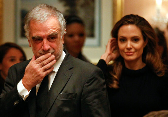 Le procureur Luis Moreno Ocampo et l'actrice Angelina Jolie, le 13 février 2012. © Fabrizio Bensch/Reuters