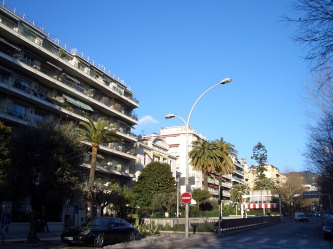 Le boulevard DUBOUCHAGE au centre-ville de Nice (06000) France Le boulevard DUBOUCHAGE au centre-ville de Nice (06000) France
