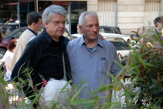 Alain Cavalier et Léon Madhazadjan, rue Boileau -10 juin 2006 © Gilles Walusinski Alain Cavalier et Léon Madhazadjan, rue Boileau -10 juin 2006 © Gilles Walusinski