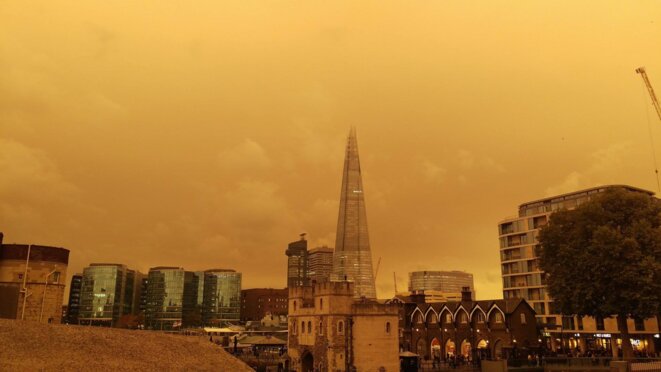Ciel apocalyptique à Londres, le 16 octobre, avec sable et fumées transportées par le cyclone Ophélia © Timothy Powell @TCP1980 Ciel apocalyptique à Londres, le 16 octobre, avec sable et fumées transportées par le cyclone Ophélia © Timothy Powell @TCP1980
