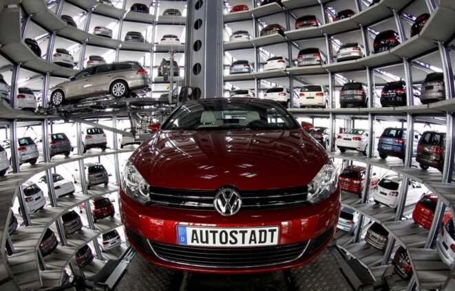 One of the two 'Autostadt' car delivery towers beside Volkswagen's corporate headquarters in Wolfsburg, Germany. © Reuters One of the two 'Autostadt' car delivery towers beside Volkswagen's corporate headquarters in Wolfsburg, Germany. © Reuters