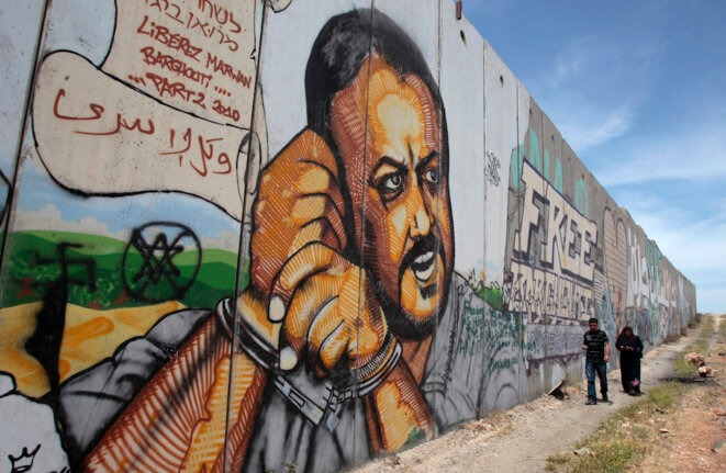 Peinture de Marwan Barghouti sur le mur séparant Israël des territoires palestiniens, en 2011. © Reuters Peinture de Marwan Barghouti sur le mur séparant Israël des territoires palestiniens, en 2011. © Reuters