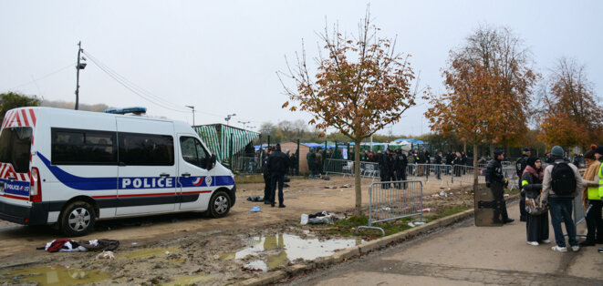 Opération humanitaire ou policière? Opération humanitaire ou policière?