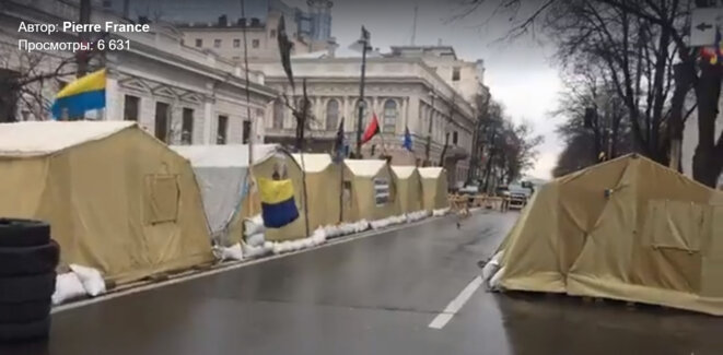 Camp de toile devant le parlement ukrainien © PIERRE HAFFNER Camp de toile devant le parlement ukrainien © PIERRE HAFFNER