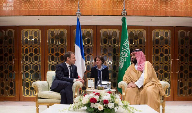 Emmanuel Macron con el príncipe saudí Mohammed ben Salmane en Riad, el 10 de noviembre de 2017. © Reuters / pool officiel