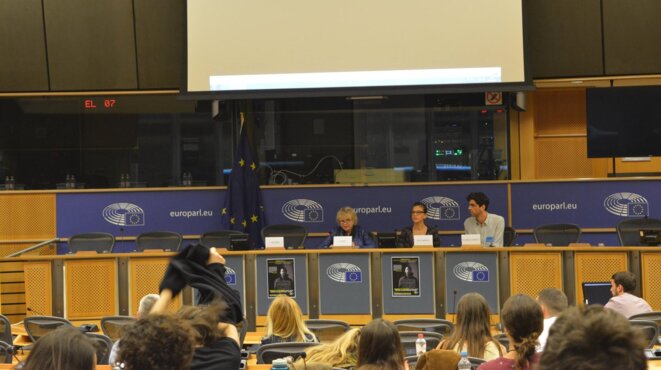 Projection-débat de 'Nothing to Hide' au Parlement européen, invité par Eva Joly et les Verts (17/10/2017) Projection-débat de 'Nothing to Hide' au Parlement européen, invité par Eva Joly et les Verts (17/10/2017)