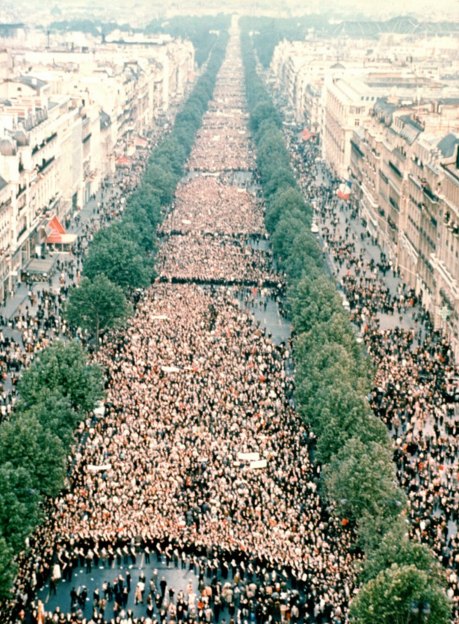 Manifestation du 30 mai 1968, Champs-Élysées, Paris. Manifestation du 30 mai 1968, Champs-Élysées, Paris.