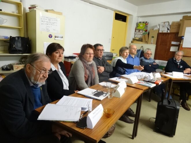 Conférence de presse du 6 décembre 2017 à Paris. De gauche à droite , Henri Pouillot, Danièle Gonod, Armelle Mabon, Bachir Ben Barka, Elisabeth Borrel, Bruno Jaffré, Jacques Lozay © Survie Conférence de presse du 6 décembre 2017 à Paris. De gauche à droite , Henri Pouillot, Danièle Gonod, Armelle Mabon, Bachir Ben Barka, Elisabeth Borrel, Bruno Jaffré, Jacques Lozay © Survie