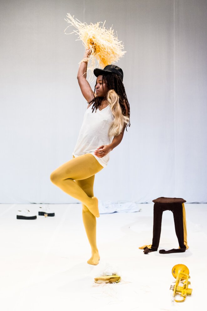 Yellow Towel (2013) de Dana Michel © Ian Douglas Yellow Towel (2013) de Dana Michel © Ian Douglas