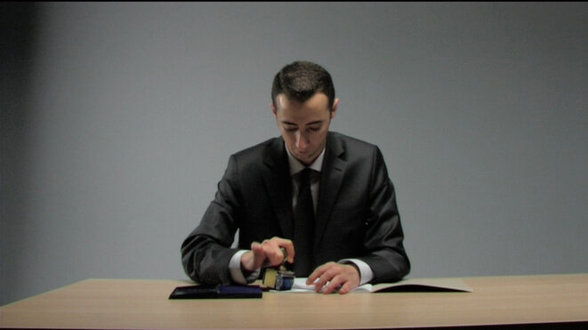 Ali Kazma, "Clerk", vidéo, 2011 © Ali Kazma Ali Kazma, "Clerk", vidéo, 2011 © Ali Kazma