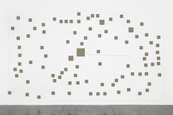Jean-Benoît Lallemant, "Birth of a Nation, Al-Qaeda Islamic Maghreb Organizational Wall Chart v1.3 (2013)", toile de lin, carton ondulé, 300 x 500 cm, 2014. © Jean-Benoît Lallemant Jean-Benoît Lallemant, "Birth of a Nation, Al-Qaeda Islamic Maghreb Organizational Wall Chart v1.3 (2013)", toile de lin, carton ondulé, 300 x 500 cm, 2014. © Jean-Benoît Lallemant
