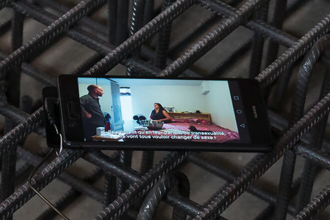 Jean-Benoît Lallemant, "Territoriality, Topography n°1, Danielle, Montréal, Canada". pierre de Beaunotte (France), armature, smartphone, écouteurs. Video 34,41 min © Jean-Benoît Lallemant Jean-Benoît Lallemant, "Territoriality, Topography n°1, Danielle, Montréal, Canada". pierre de Beaunotte (France), armature, smartphone, écouteurs. Video 34,41 min © Jean-Benoît Lallemant