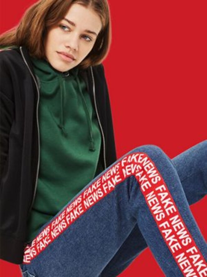 Le jean « Fake news » Le jean « Fake news »