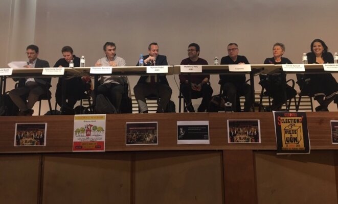 Les universitaires réunis à la Bourse du travail © DR