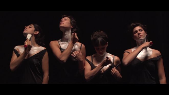 Collectif Marthe, "Le monde renversé", 2018, Théâtre de la Cité internationale © Dorothée Thebert-Filliger Collectif Marthe, "Le monde renversé", 2018, Théâtre de la Cité internationale © Dorothée Thebert-Filliger