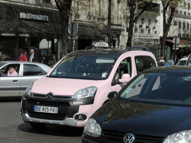 Taxi rose de Monique © Gilles Walusinski Taxi rose de Monique © Gilles Walusinski