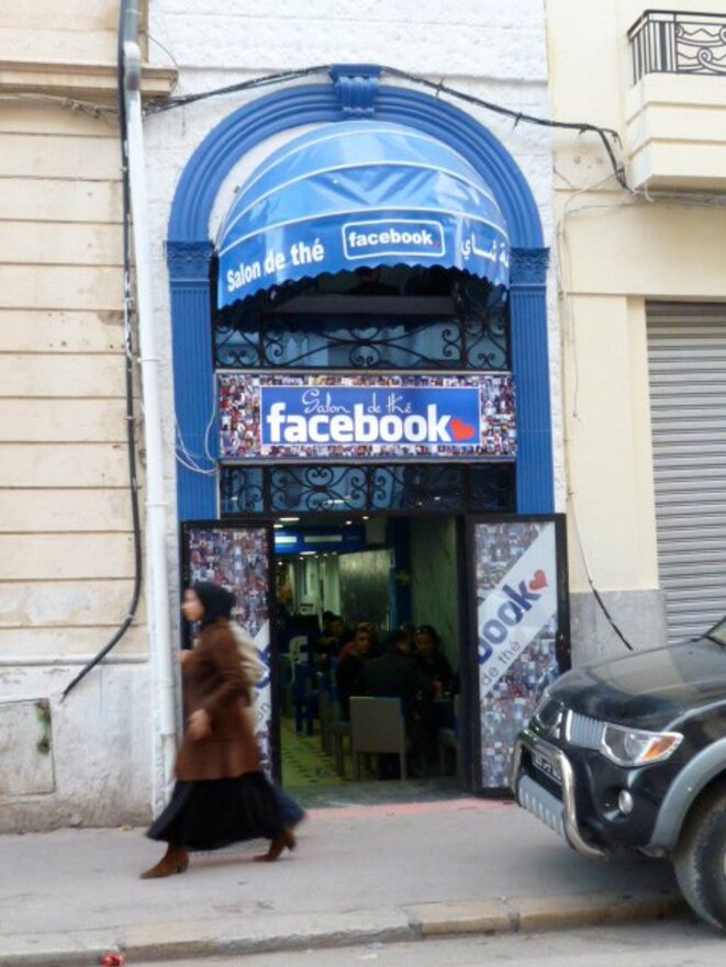 Un cybercafé à Tunis (2011) © Schams El Ghoneimi