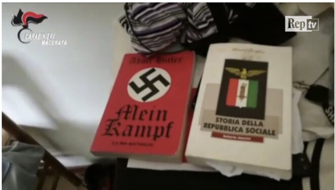 Capture d'écran d'une vidéo tournée chez la mère du tireur et diffusée par "La Repubblica" Capture d'écran d'une vidéo tournée chez la mère du tireur et diffusée par "La Repubblica"