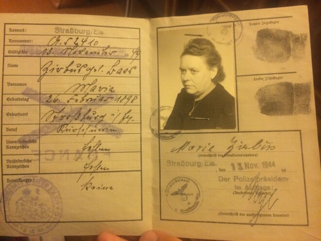 Papiers d'identité de Marie Joséphine Baas, mon arrière grand-mère © Schams El Ghoneimi Papiers d'identité de Marie Joséphine Baas, mon arrière grand-mère © Schams El Ghoneimi