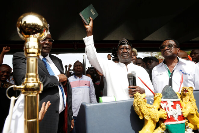 Raila Odinga, perdant de l'élection présidentielle, prête symboliquement serment le 30 janvier 2017 à Nairobi. © Reuters
