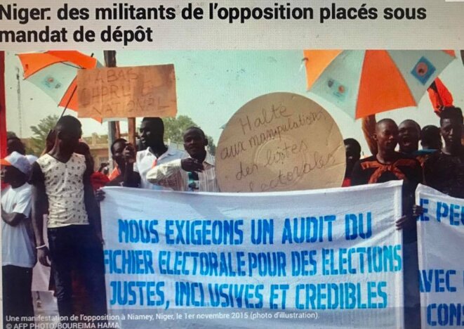 Une manifestation de l’opposition à Niamey, Niger, le 1er novembre 2015 (photo d'illustration). © AFP PHOTO/BOUREIMA HAMA © Une manifestation de l’opposition à Niamey, Niger, le 1er novembre 2015 (photo d'illustration). © AFP PHOTO/BOUREIMA HAMA Une manifestation de l’opposition à Niamey, Niger, le 1er novembre 2015 (photo d'illustration). © AFP PHOTO/BOUREIMA HAMA © Une manifestation de l’opposition à Niamey, Niger, le 1er novembre 2015 (photo d'illustration). © AFP PHOTO/BOUREIMA HAMA