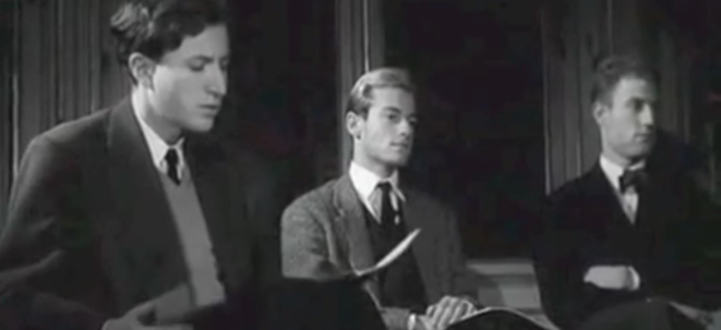 1961 : tandis qu'Alfred Cortot ensigne Schumann à Lise Bascourret, on aperçoit lors d'un plan de coupe, Thierry de Brunhoff, 27ans, entre Pierre Froment et Eric Heidsieck. 1961 : tandis qu'Alfred Cortot ensigne Schumann à Lise Bascourret, on aperçoit lors d'un plan de coupe, Thierry de Brunhoff, 27ans, entre Pierre Froment et Eric Heidsieck.
