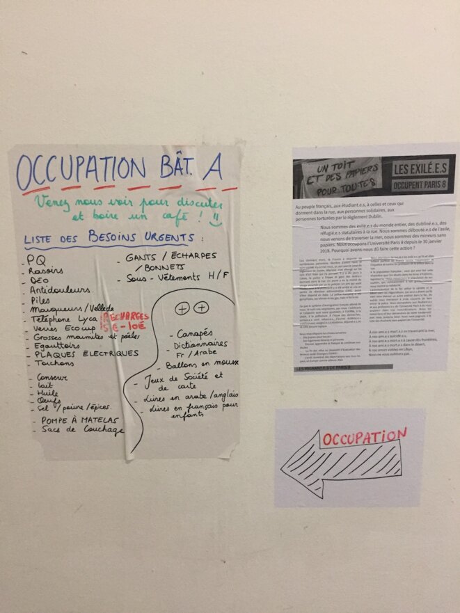 Les occupants collectent régulièrement les dons d'enseignants et d'étudiants de l'université. © M. H./Mediapart Les occupants collectent régulièrement les dons d'enseignants et d'étudiants de l'université. © M. H./Mediapart