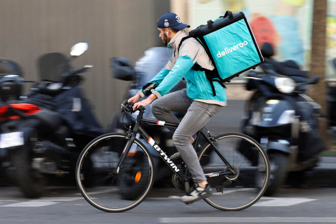 Un coursier Deliveroo, le 7 avril 2017 à Paris. © Reuters / Charles Platiau. Un coursier Deliveroo, le 7 avril 2017 à Paris. © Reuters / Charles Platiau.