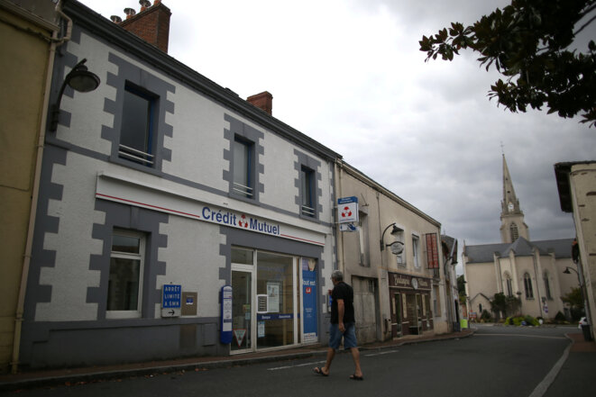 Une agence du Crédit mutuel à La Haye-Fouassière, près de Nantes (Loire-Atlantique). © Reuters