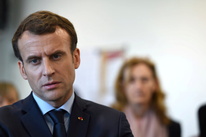 Nicole Belloubet s’efface derrière Emmanuel Macron, ici le 6 mars à Agen. © Reuters Nicole Belloubet s’efface derrière Emmanuel Macron, ici le 6 mars à Agen. © Reuters