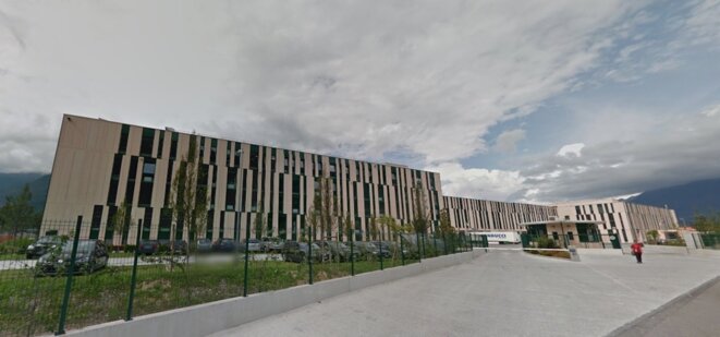 “From Sant'Antonino to the whole world”: the vast warehouse at Sant'Antonino, north of Lugano in the Swiss canton of Ticino, opened by Kering in 2014. © Google Street View “From Sant'Antonino to the whole world”: the vast warehouse at Sant'Antonino, north of Lugano in the Swiss canton of Ticino, opened by Kering in 2014. © Google Street View