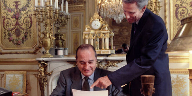 Jacques Chirac et son secrétaire général de l'Élysée Dominique de Villepin, en 1996. © Reuters Jacques Chirac et son secrétaire général de l'Élysée Dominique de Villepin, en 1996. © Reuters