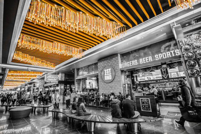 Le mall d'Edmonton, la capitale de la province canadienne de l'Alberta. Le mall d'Edmonton, la capitale de la province canadienne de l'Alberta.