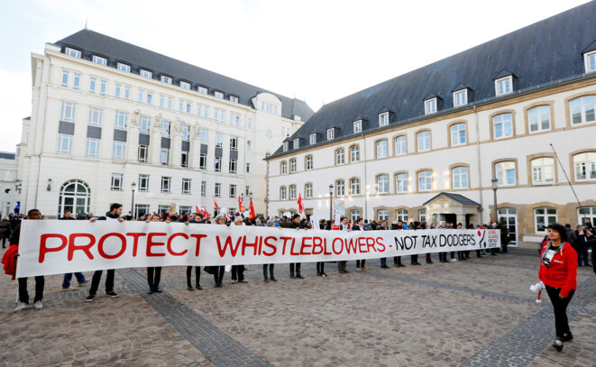 Manifestation au Luxembourg, lors du procès LuxLeaks. © Reuters