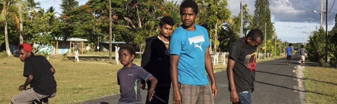 De jeunes garçons de la tribu Kejeny, sur l'île de Lifou, en janvier 2017. © Patrice Terraz