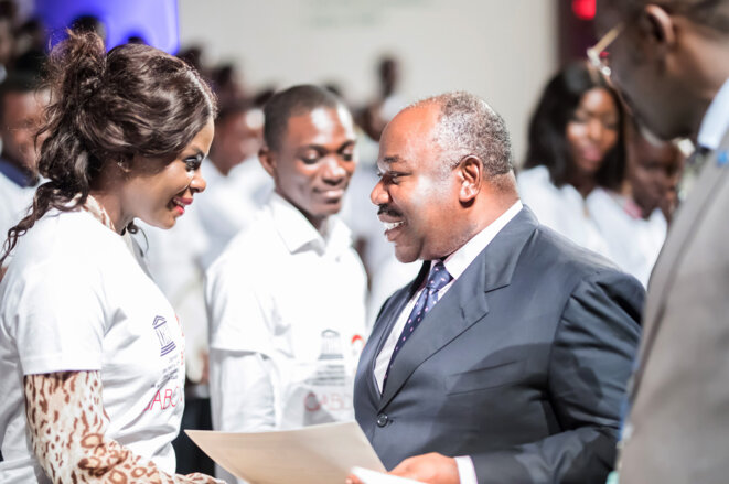 REMISE ATTESTATIONS TRAIN MY GENERATION GABON -Le Chef de l'Etat, Ali BONGO ONDIMBA et les lauréats-© DCP REMISE ATTESTATIONS TRAIN MY GENERATION GABON -Le Chef de l'Etat, Ali BONGO ONDIMBA et les lauréats-© DCP