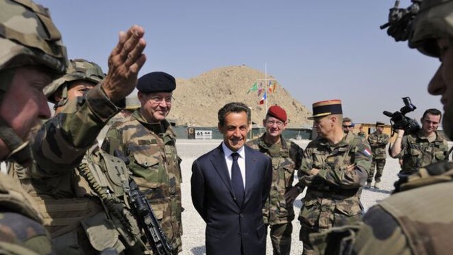 nicolas-sarkozy-visite-le-152e-regiment-d-infanterie-francais-base-a-tora-dans-la-region-de-surobi-2003145