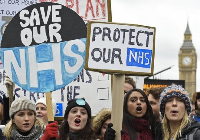 Manifestation infirmière devant le St. Thomas' Hospital à Londres, le 10 février 2016. © REUTERS/Toby Melville Manifestation infirmière devant le St. Thomas' Hospital à Londres, le 10 février 2016. © REUTERS/Toby Melville