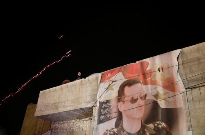 Bachar al-Assad s’affiche sur un mur de Damas, le 8 avril 2018. © Reuters Bachar al-Assad s’affiche sur un mur de Damas, le 8 avril 2018. © Reuters