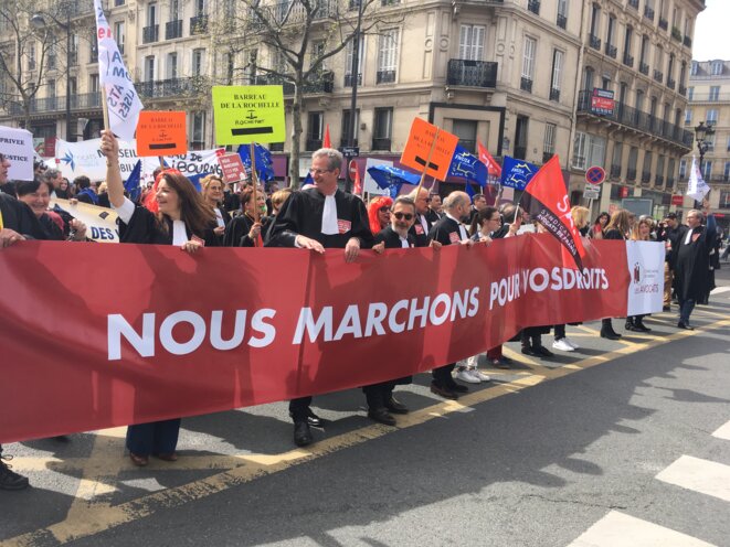 Dans la manif parisienne du 11 avril. © MD Dans la manif parisienne du 11 avril. © MD