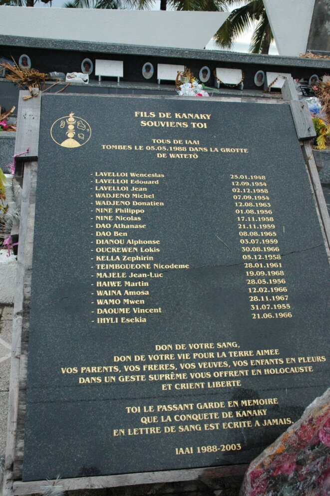 Noms des 19 Kanak assassinés à Gossanah sur le monument aux morts de Wadrilla (Ouvéa) © I. Leblic Noms des 19 Kanak assassinés à Gossanah sur le monument aux morts de Wadrilla (Ouvéa) © I. Leblic