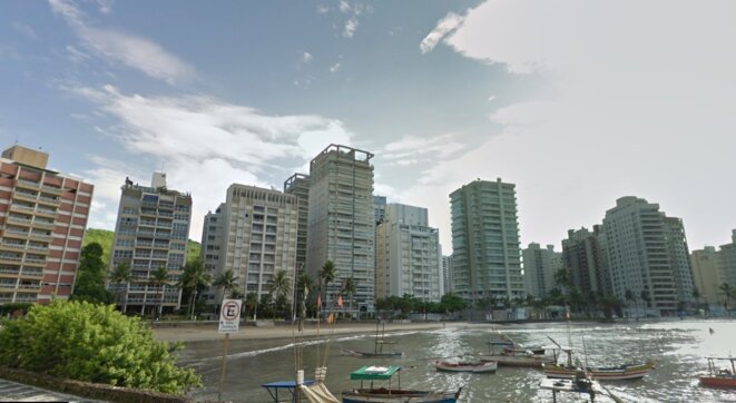 L'immeuble Solaris, à Guarujá (État de São Paulo), où se trouve le fameux triplex, est le cinquième en partant de la gauche. © DR L'immeuble Solaris, à Guarujá (État de São Paulo), où se trouve le fameux triplex, est le cinquième en partant de la gauche. © DR