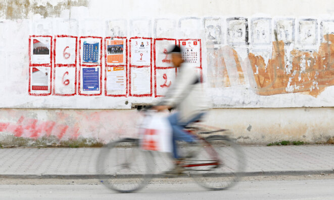 Affichage électoral à Tunis, le 17 avril 2018. © Reuters Affichage électoral à Tunis, le 17 avril 2018. © Reuters