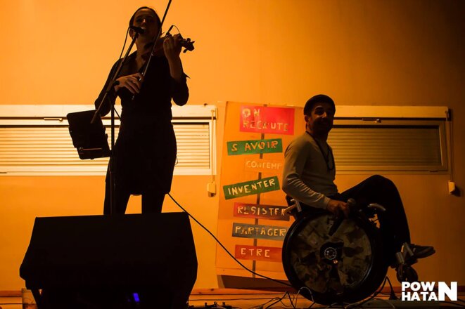 Le Slameur Damien Kalune et Anaïs Laffon au chant et au violon © Pow.Hatan31 Le Slameur Damien Kalune et Anaïs Laffon au chant et au violon © Pow.Hatan31