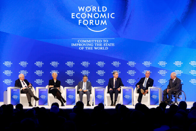 Christine Lagarde (FMI), Haruhiko Kuroda (banque du Japon), Philip Hammond, ministre britannique des finances, Larry Fink (BlackRock) et Wolfgang Schäuble, ministre allemand des finances, à Davos en 2017. © Reuters © Reuters Christine Lagarde (FMI), Haruhiko Kuroda (banque du Japon), Philip Hammond, ministre britannique des finances, Larry Fink (BlackRock) et Wolfgang Schäuble, ministre allemand des finances, à Davos en 2017. © Reuters © Reuters