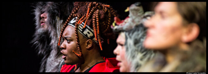 Au bois, allégorie noire et féroce du Petit Chaperon rouge